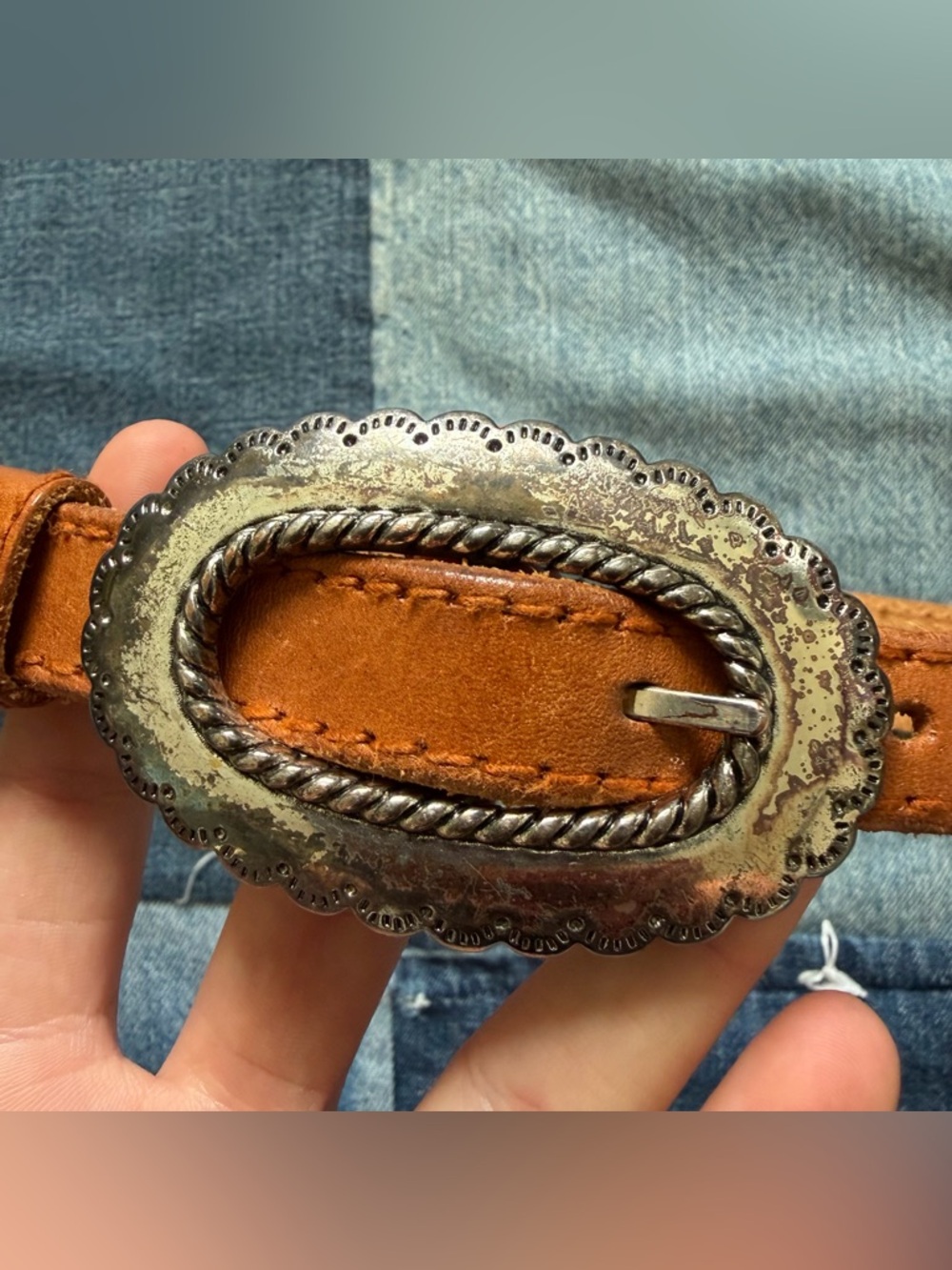 VTG Leather Concho silver toned buckle Liz Claiborne Belt size M - Picture 2 of 8